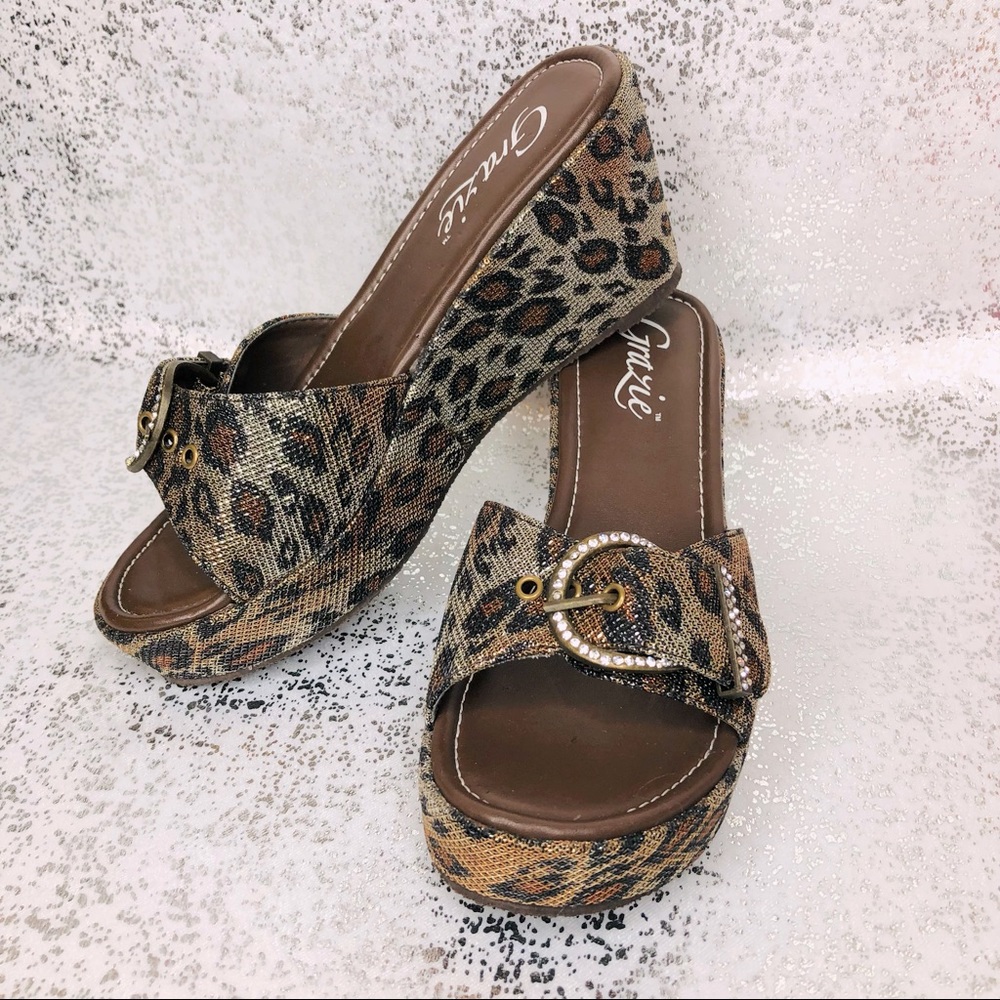 $15 NWOB Metallic Leopard Print Bling Buckle Sandals